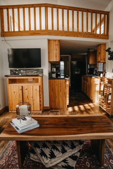 The Longhorn Cabin - Cabins At Rim Rock Остин Экстерьер фото